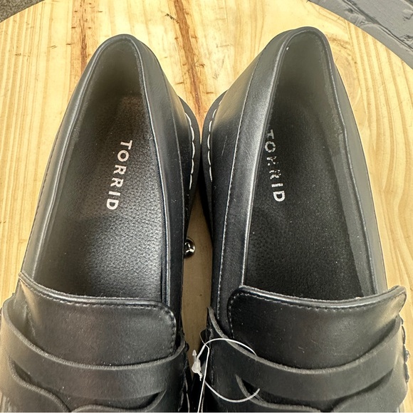 Torrid Lug Outsole Chunky Loafer Size 8WW Black Slip On Round Toe 90s Academia - Picture 5 of 10